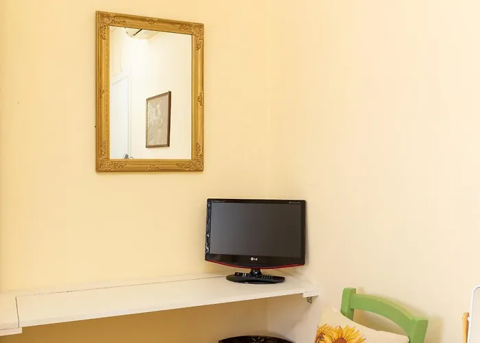 The Sunflower House Apartment *